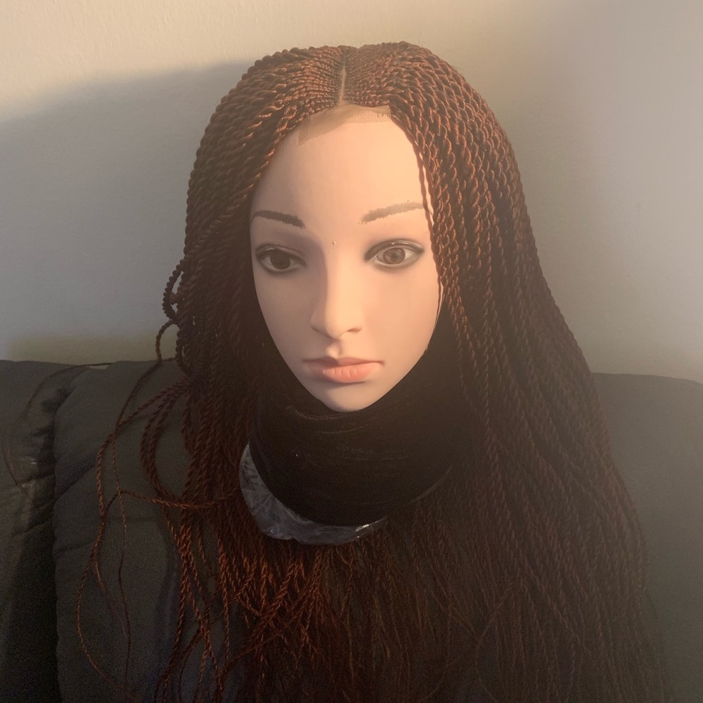 Beautiful braided wig - Picture 3 of 8